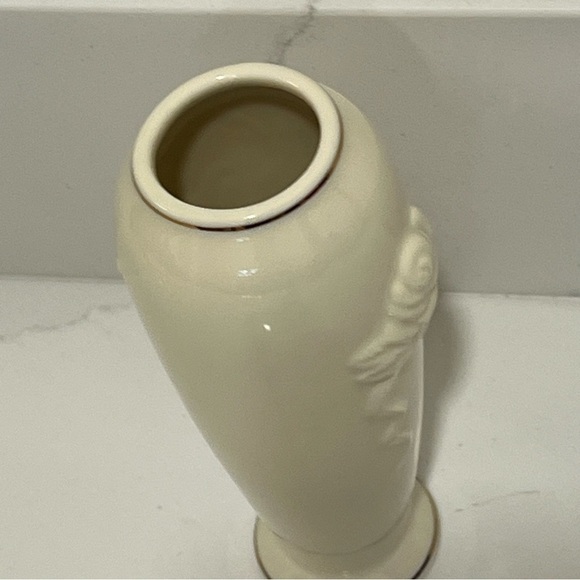 Lenox Beautiful Ivory Rose Blossom Karat Gold Trim Small Bud Flower Vase - Picture 4 of 9